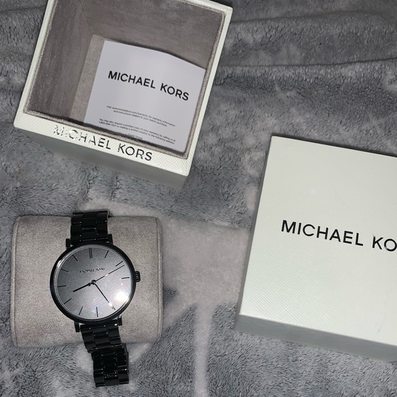 MK Watch - Picture 3 of 3